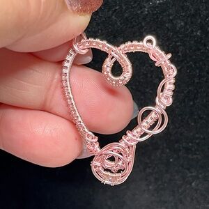 💙💜❤️🥹Wire wrapped heart/floating heart with chain
